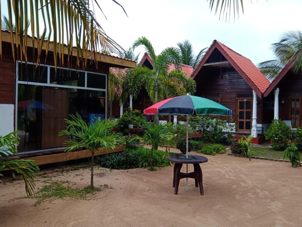 Elegant Green Beach Resort 亭可马里 外观 照片
